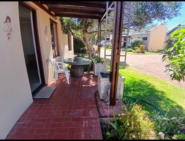 2 BEDROOM HOUSE FOR SALE IN STILBAAI-WES